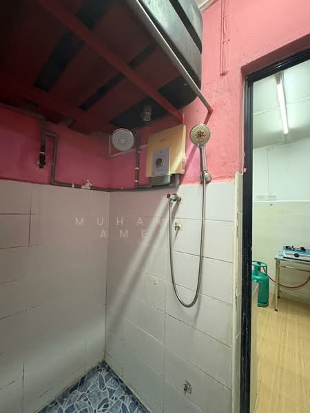 Flat Taman Melati Blok C untuk Untuk Disewa - RM 897 /bulan, Mac 2026 - Bathroom - PropertyGuru.com.my