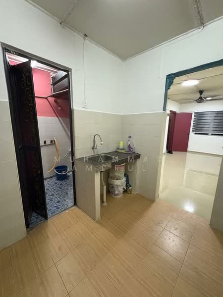 Flat Taman Melati Blok C untuk Untuk Disewa - RM 897 /bulan, Mac 2026 - Kitchen - PropertyGuru.com.my