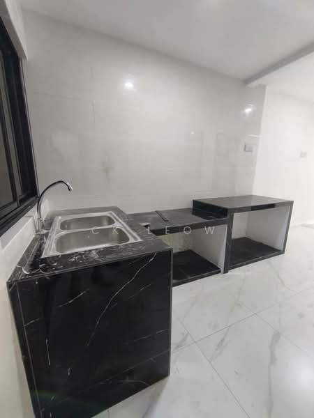 2-storey Terraced House for Sale in Taman Johor Jaya (Johor Bahru) - Ck Leow - Kitchen - PropertyGuru.com.my