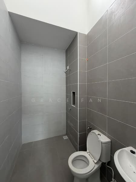 1-storey Terraced House for Rent in Kluang (Johor) - Grace Fan - Bathroom - PropertyGuru.com.my