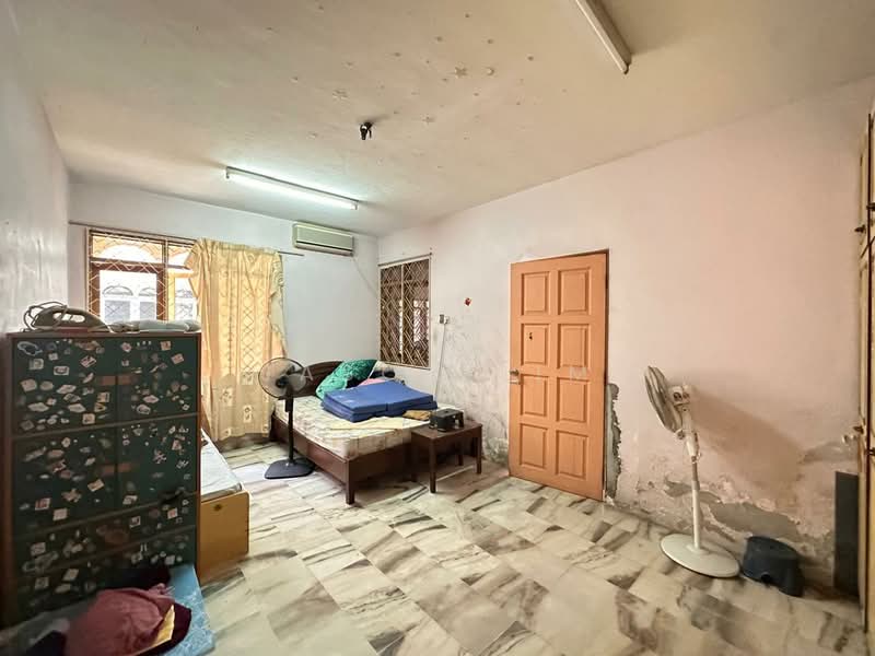 Kampung Raja Uda untuk Untuk Dijual - RM 840,000, Mac 2026 - Bedroom - PropertyGuru.com.my