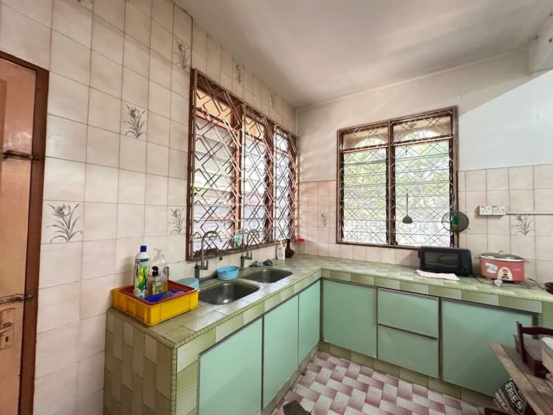 Kampung Raja Uda untuk Untuk Dijual - RM 840,000, Mac 2026 - Kitchen - PropertyGuru.com.my
