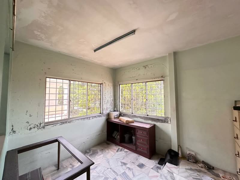 Kampung Raja Uda untuk Untuk Dijual - RM 840,000, Mac 2026 - Bedroom - PropertyGuru.com.my