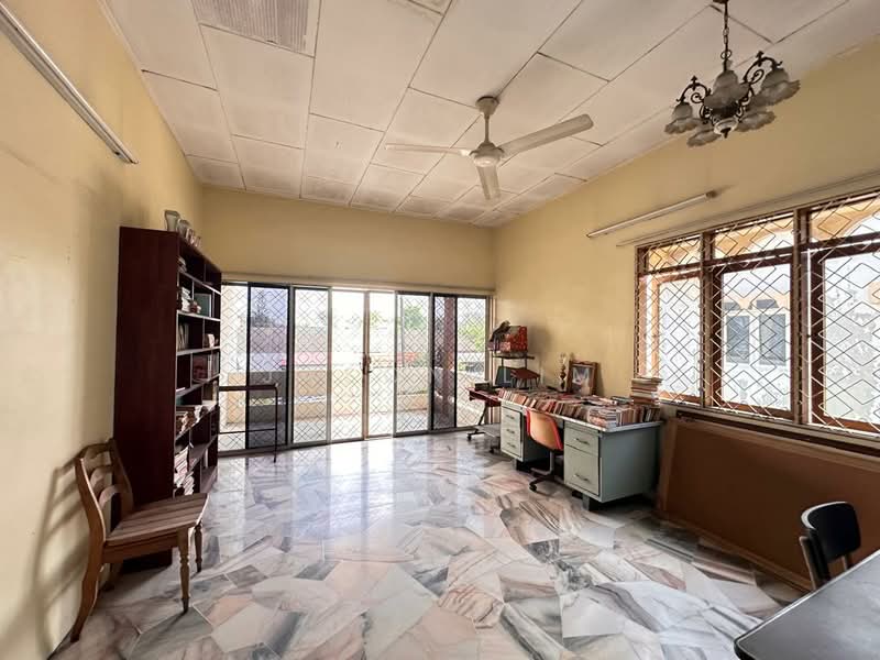 Kampung Raja Uda untuk Untuk Dijual - RM 840,000, Mac 2026 - Study - PropertyGuru.com.my