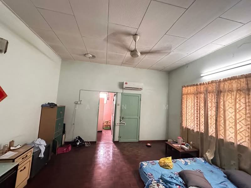 Kampung Raja Uda untuk Untuk Dijual - RM 840,000, Mac 2026 - Bedroom - PropertyGuru.com.my