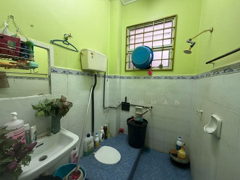 1-storey Terraced House for Sale in Taman Pinggiran Senawang (Sungai Gadut) - Azrul Othman - Bathroom - PropertyGuru.com.my