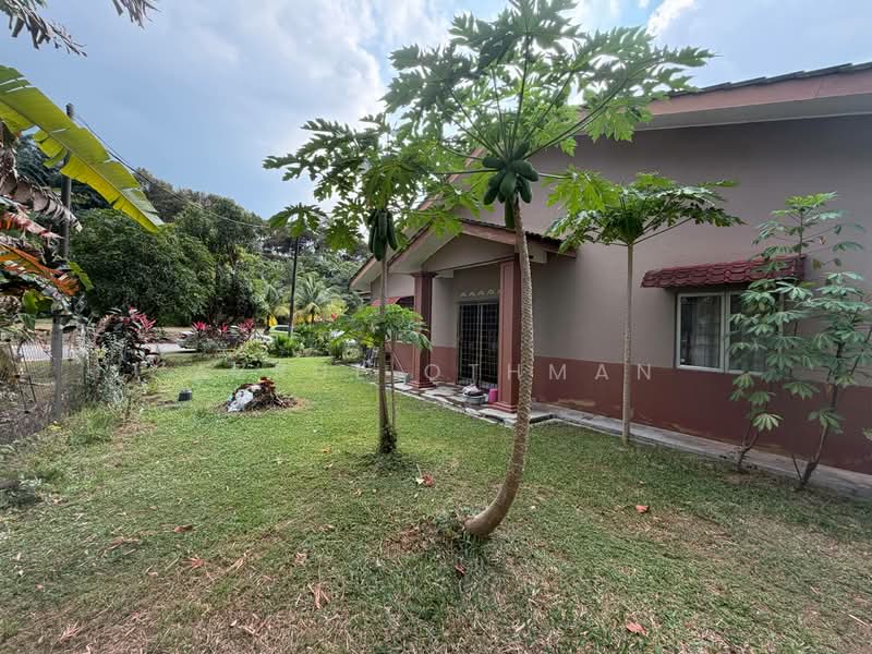 1-storey Terraced House for Sale in Taman Pinggiran Senawang (Sungai Gadut) - Azrul Othman - Exterior - PropertyGuru.com.my