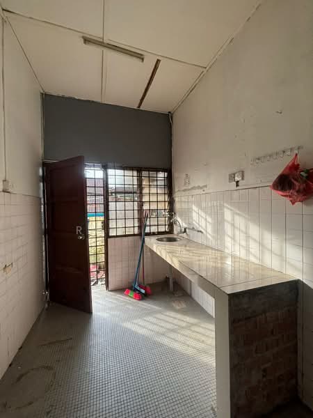 1-storey Terraced House for Sale in Taman Sri Pulai Perdana (Skudai) - Robin Lim - Kitchen - PropertyGuru.com.my