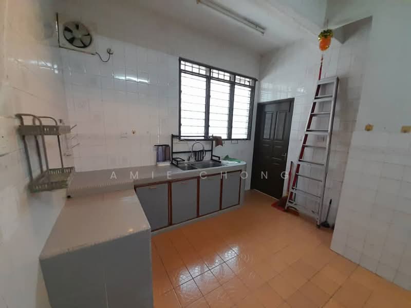 Pengkalan Double Storey Terrace House Facing Field For Sale untuk Untuk Dijual - RM 340,000, Mac 2026 - Kitchen - PropertyGuru.com.my