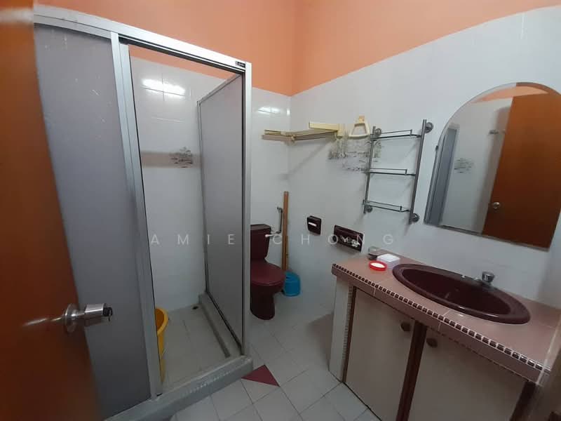 Pengkalan Double Storey Terrace House Facing Field For Sale untuk Untuk Dijual - RM 340,000, Mac 2026 - Bathroom - PropertyGuru.com.my