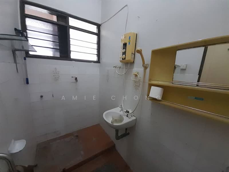 Pengkalan Double Storey Terrace House Facing Field For Sale untuk Untuk Dijual - RM 340,000, Mac 2026 - Bathroom - PropertyGuru.com.my