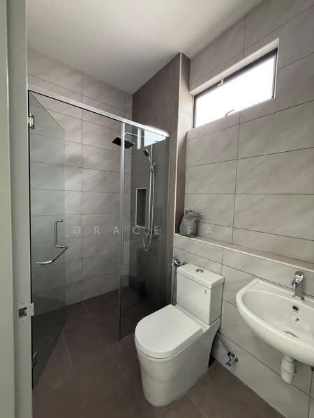 Semi-Detached House for Rent in Taman Kluang Perdana (Kluang) - Grace Fan - Bathroom - PropertyGuru.com.my