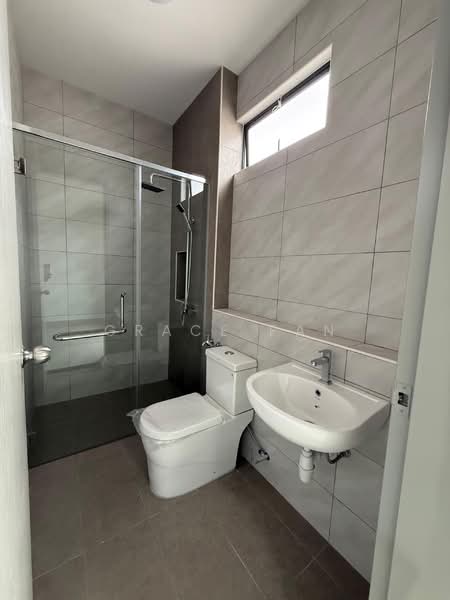 Semi-Detached House for Rent in Taman Kluang Perdana (Kluang) - Grace Fan - Bathroom - PropertyGuru.com.my
