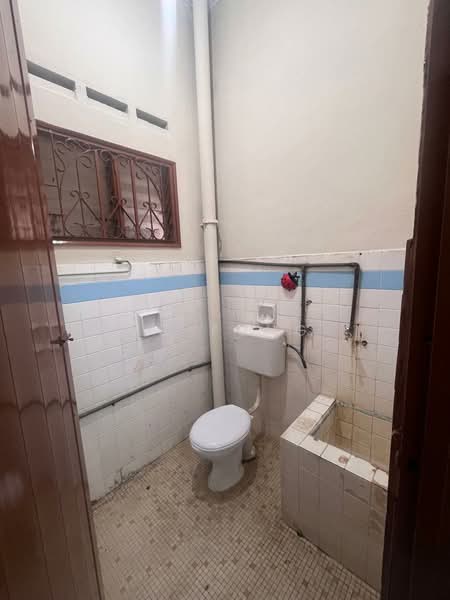 Semi-Detached House for Rent in Taman Sentosa (Johor Bahru) - YC Fung - Bathroom - PropertyGuru.com.my