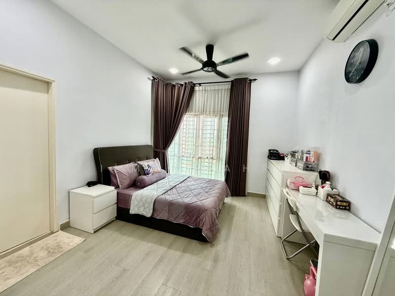 Condominium for Sale at Lake Vista Residence (Tasik Vista Residen) - Ilman Nahri - Bedroom - PropertyGuru.com.my