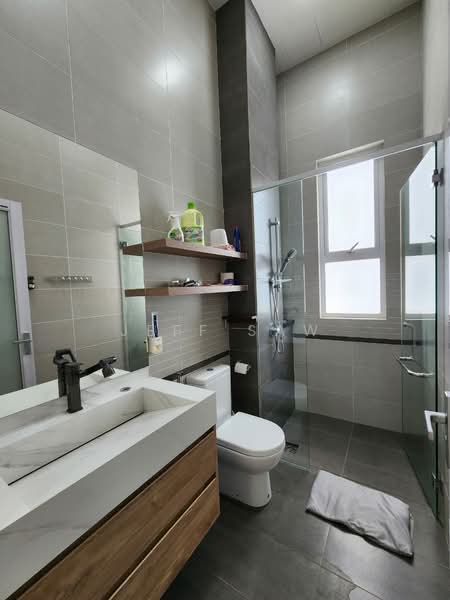 Condominium for Sale at D'Suites, Horizon Hills - Jeff Saw - Bathroom - PropertyGuru.com.my