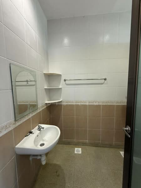 Semi-Detached House for Sale in Taman Sutera Utama (Skudai) - Luis Lim - Bathroom - PropertyGuru.com.my