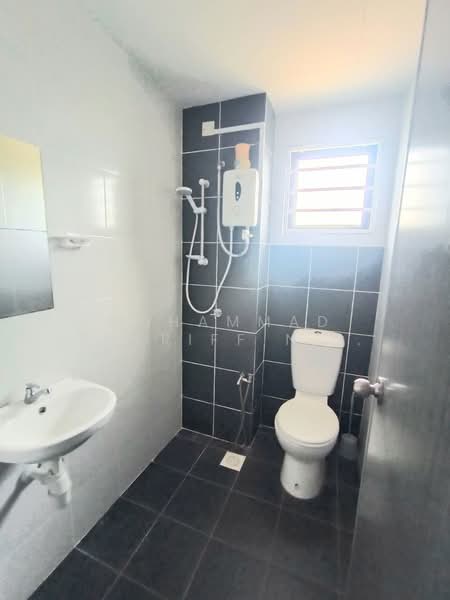 Condominium for Sale at Residensi Aman - Muhammad Zhariff Nasharudin - Bathroom - PropertyGuru.com.my