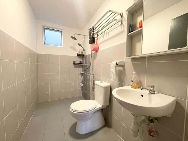 Service Residence for Rent at Kita Impian @ Cybersouth - Umi Khalsom Ibrahim - Bathroom - PropertyGuru.com.my