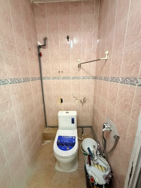 Flat for Rent at Flat PKNS Seksyen 19 - Muhammad Taufeeq - Bathroom - PropertyGuru.com.my