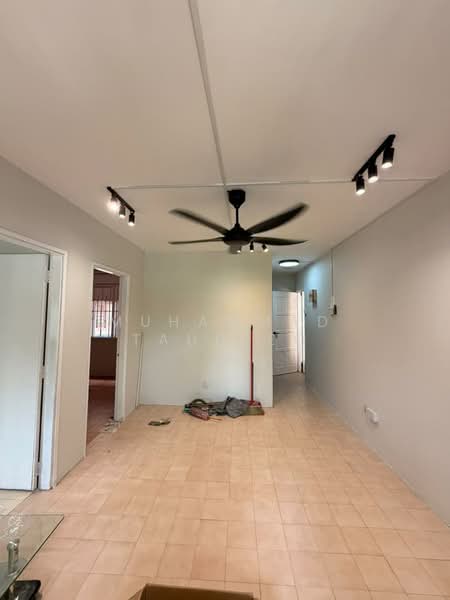 Flat for Rent at Flat PKNS Seksyen 19 - Muhammad Taufeeq - Living Room - PropertyGuru.com.my