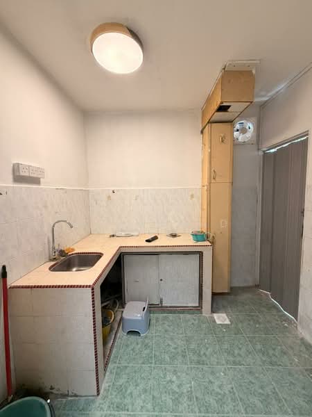 Flat for Rent at Flat PKNS Seksyen 19 - Muhammad Taufeeq - Kitchen - PropertyGuru.com.my