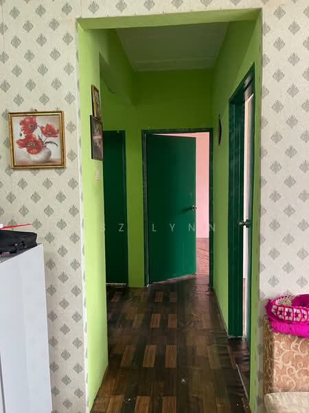 Flat for Sale at Flat Taman Pelangi Indah - Isz Lynn - Corridor - PropertyGuru.com.my