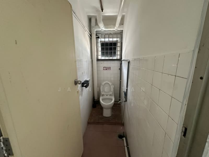 Shop / Office for Rent in Johor Bahru (Johor) - Jannie Tan - Bathroom - PropertyGuru.com.my