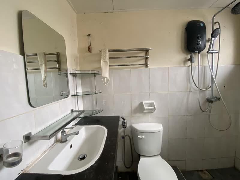 2-storey Terraced House for Sale in Taman Buana Perdana (Petaling Jaya) - Jie Hoh - Bathroom - PropertyGuru.com.my