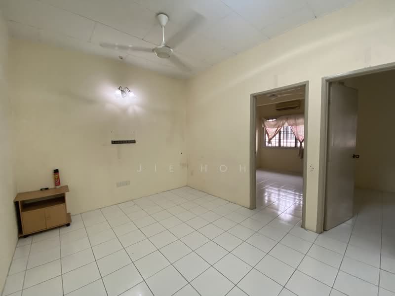 2-storey Terraced House for Sale in Taman Buana Perdana (Petaling Jaya) - Jie Hoh - Living Room - PropertyGuru.com.my