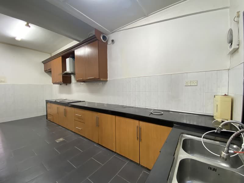 2-storey Terraced House for Sale in Taman Buana Perdana (Petaling Jaya) - Jie Hoh - Kitchen - PropertyGuru.com.my