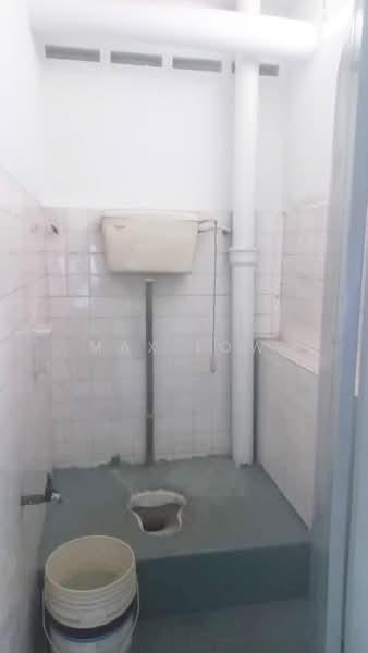 Kedai untuk Disewa di Pekan Semenyih (Semenyih) - Max Low - Bathroom - PropertyGuru.com.my