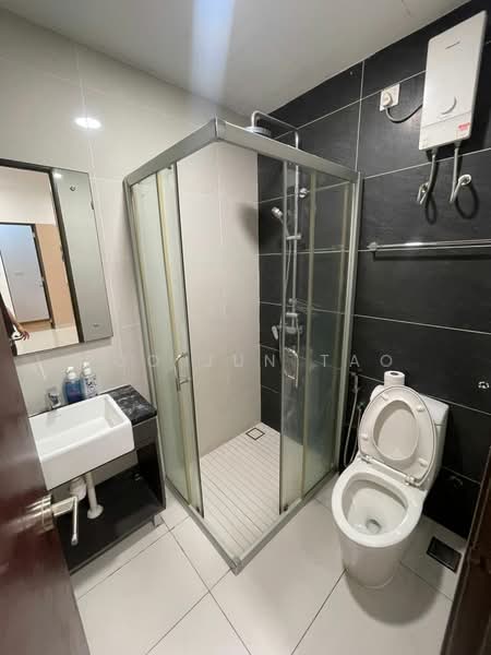 Kings Bay @ Country Garden Danga Bay untuk Untuk Disewa - RM 2,200 /bulan, Mac 2026 - Bathroom - PropertyGuru.com.my