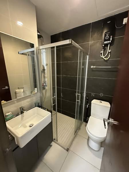 Kondominium untuk Dijual di Amberside @ Country Garden Danga Bay - Daniel Yong - Bathroom - PropertyGuru.com.my