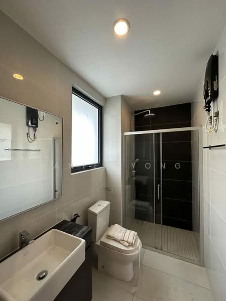 Kondominium untuk Dijual di Amberside @ Country Garden Danga Bay - Daniel Yong - Bathroom - PropertyGuru.com.my