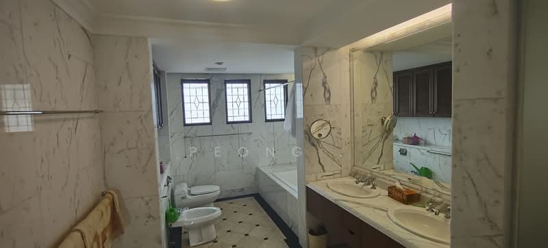 Bungalow for Rent in Taman U Thant (Ampang) - Peong . - Bathroom - PropertyGuru.com.my