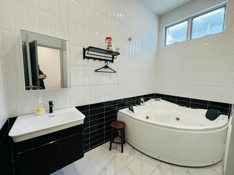 Semi-Detached House for Sale in Cyberjaya (Selangor) - Joanne Tei - Bathroom - PropertyGuru.com.my