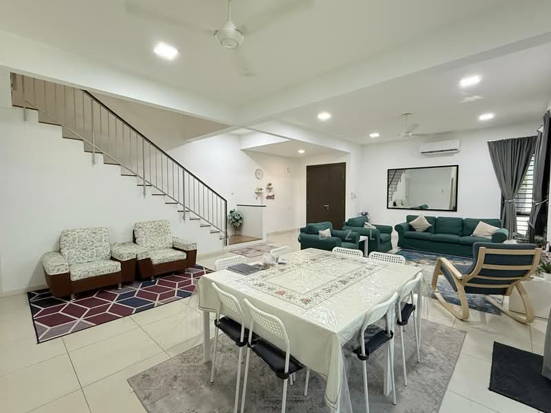 Terraced House for Sale in Shah Alam (Selangor) - Mohd Fadzli - Living Room - PropertyGuru.com.my