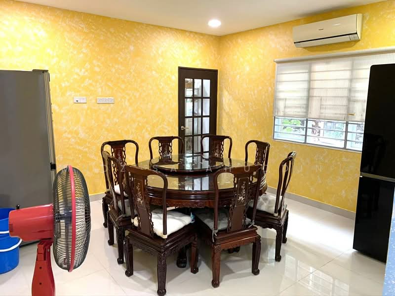 2.5-storey Terraced House for Sale in Seksyen 9, Bandar Kinrara (Puchong) - Mudz Salahuddin - Dining Room - PropertyGuru.com.my