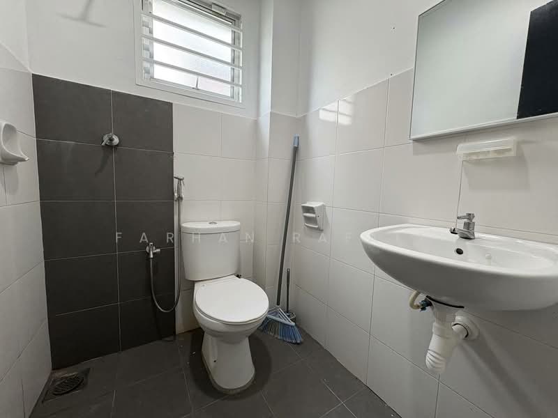 Nusa Suria untuk Untuk Dijual - RM 480,000, Mac 2026 - Bathroom - PropertyGuru.com.my