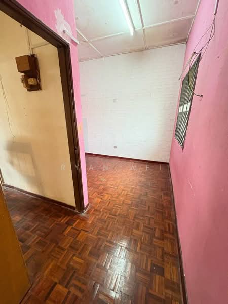 1.5-storey Terraced House for Sale in Taman Bukit Kempas (Tampoi) - Ryan Wei - Interior - PropertyGuru.com.my