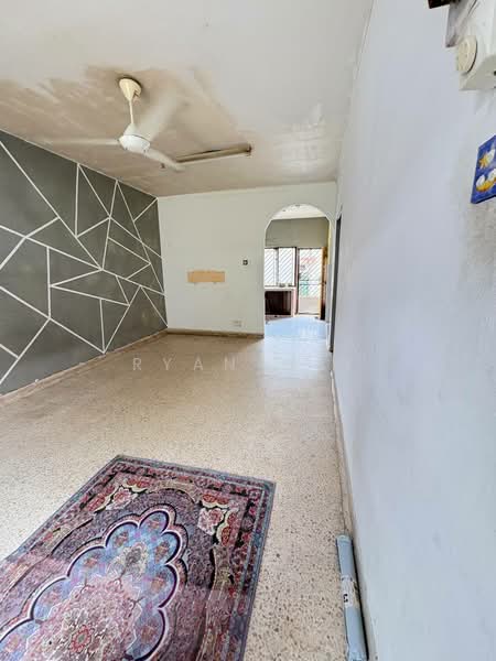 1.5-storey Terraced House for Sale in Taman Bukit Kempas (Tampoi) - Ryan Wei - Living Room - PropertyGuru.com.my