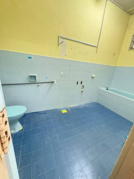 1.5-storey Terraced House for Sale in Taman Bukit Kempas (Tampoi) - Ryan Wei - Bathroom - PropertyGuru.com.my