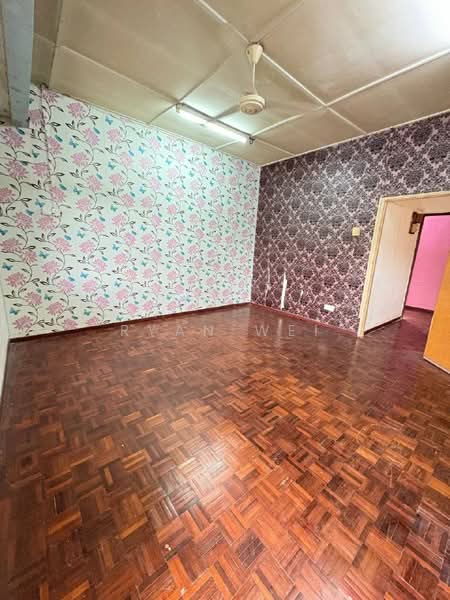 1.5-storey Terraced House for Sale in Taman Bukit Kempas (Tampoi) - Ryan Wei - Interior - PropertyGuru.com.my