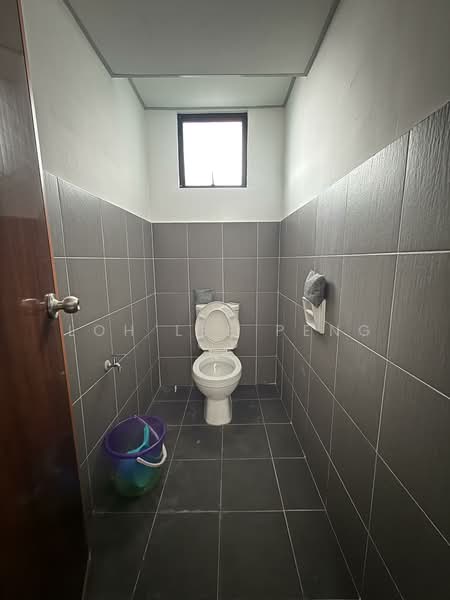 Shop / Office for Rent in Taman Bestari Perdana (Pasir Gudang) - Loh Lee Peng - Bathroom - PropertyGuru.com.my