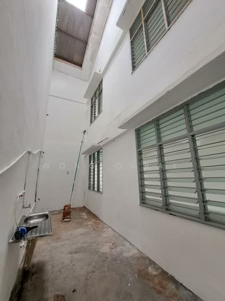 Shop for Sale in Taman Puteri Wangsa (Ulu Tiram) - Wong Ouray - Exterior - PropertyGuru.com.my