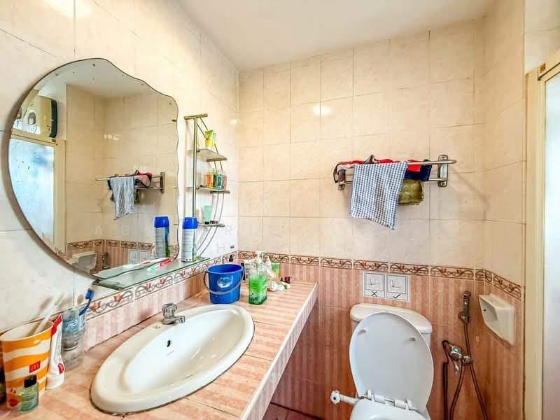 Seksyen 7 untuk Untuk Dijual - RM 720,000, Mac 2026 - Bathroom - PropertyGuru.com.my