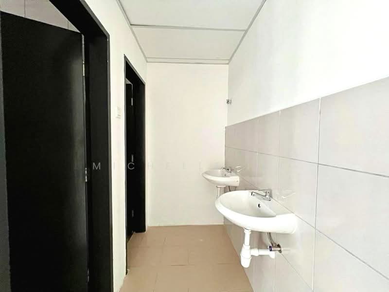 Shop / Office for Rent in Bandar Bukit Tinggi (Klang) - Michelle Tee - Bathroom - PropertyGuru.com.my