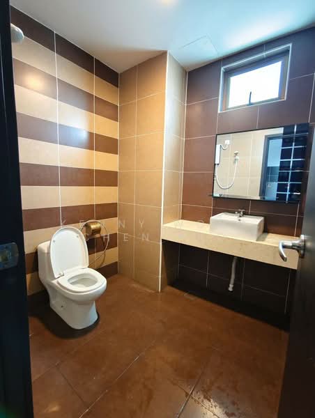 Service Residence for Sale at D'Inspire Residence (Inspira Bestari) - Kenny Wong Chen Yao - Bathroom - PropertyGuru.com.my