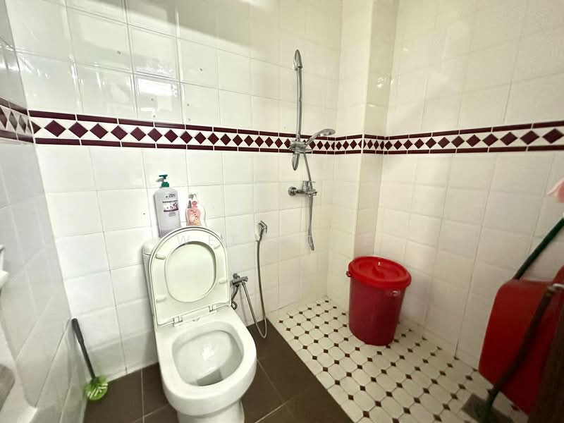 2-storey Terraced House for Sale in Taman Molek (Johor Bahru) - Wee Howe - Bathroom - PropertyGuru.com.my
